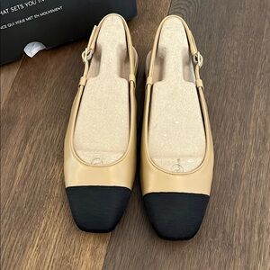 Vionic Tan and Black Flats with Square Cap-Toe Design - like new - size 8